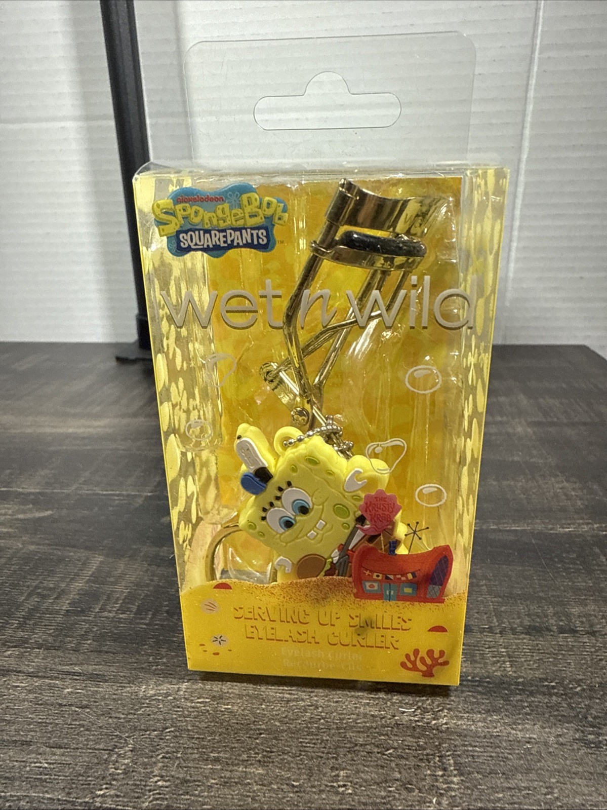 Wet N Wild SpongeBob SquarePants Serving Up Smiles Golden Eyelash Curler LTD ED