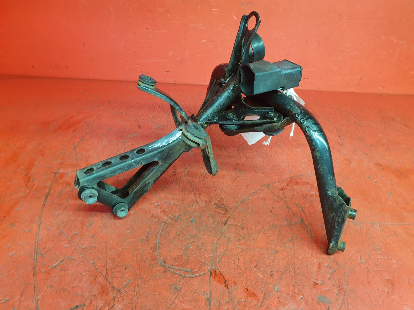 HONDA CBR900 HEADLIGHT BRACKET 2001