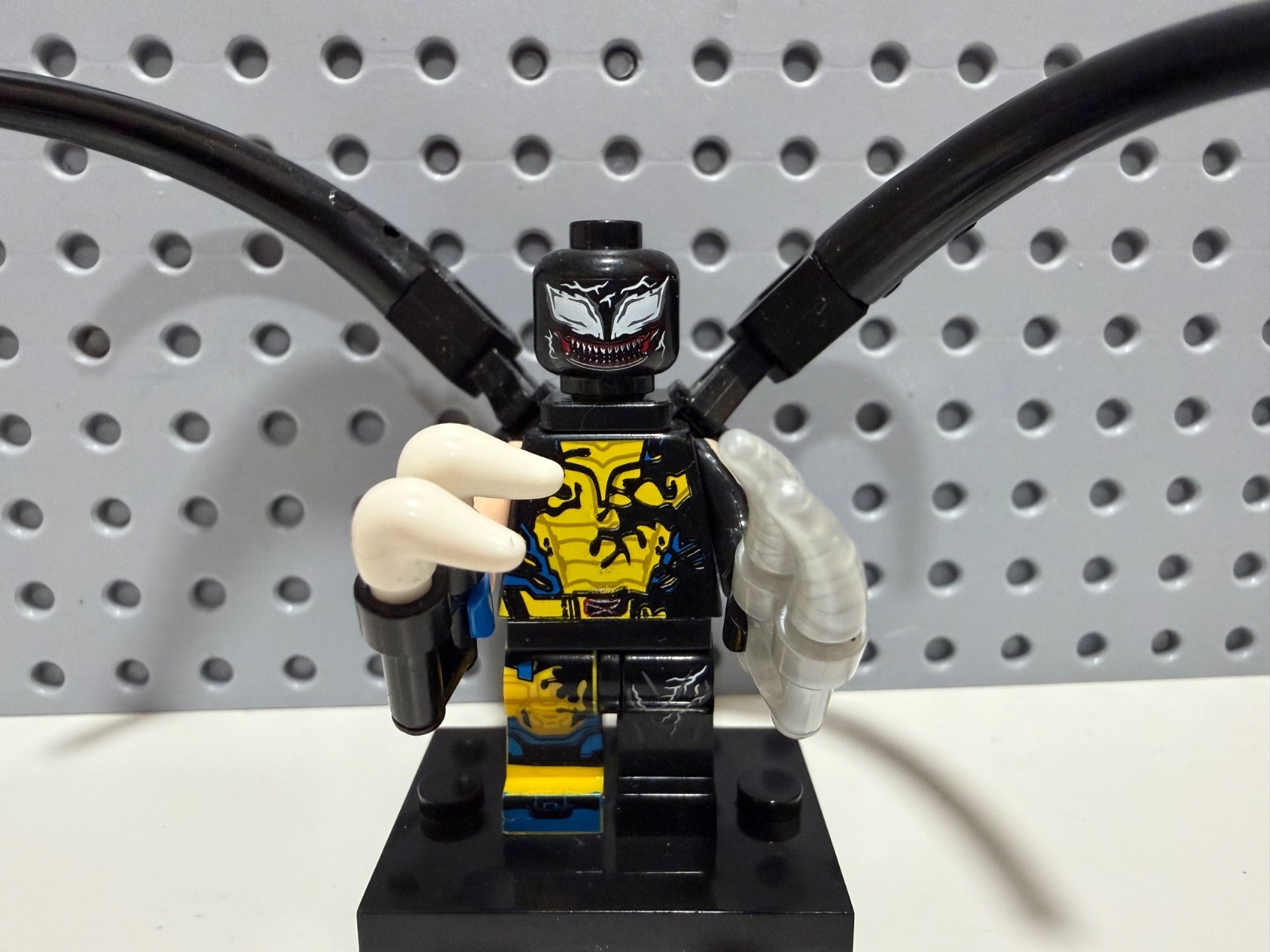 LEGO Marvel Venom Wolverine Custom MInifgure New