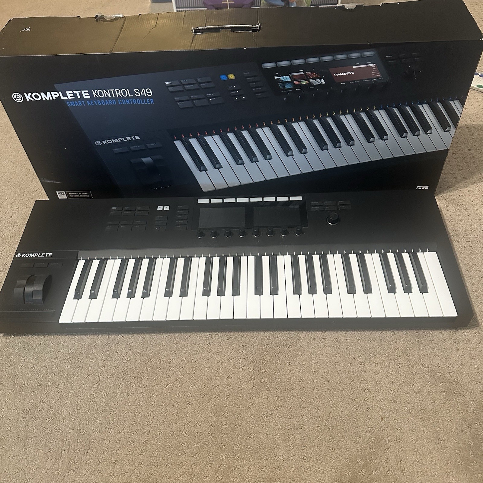 Native Instruments KOMPLETE Kontrol S49 MK2 Keyboard Controller BARELY USED