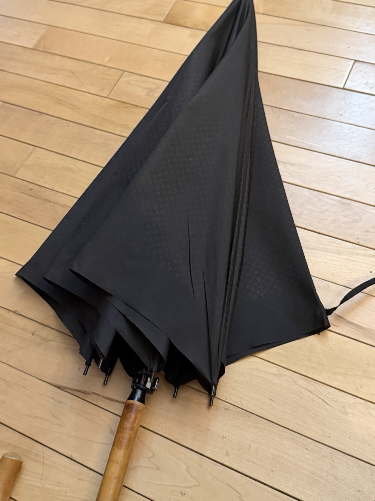 Vintage 80s Louis Vuitton Monogram Umbrella Brown Wood Curved Handle Monogram