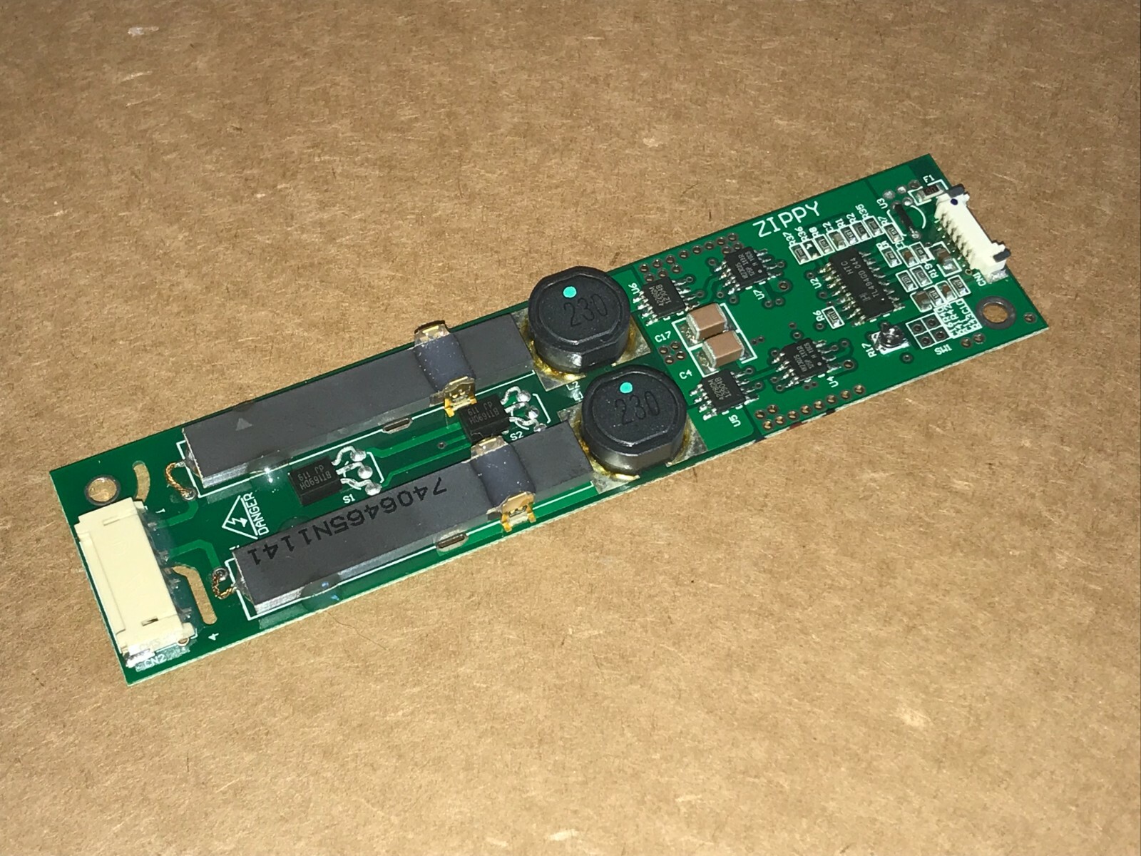 Zippy FC02-12-03 LCD inverter D000122101