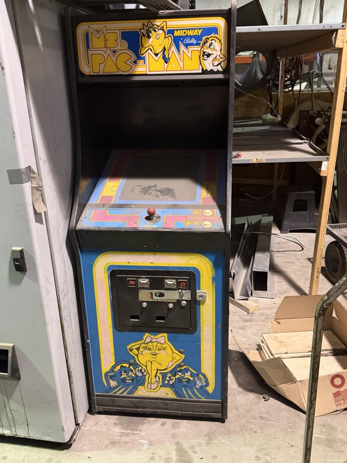 Ms PAC-MAN ARCADE MACHINE