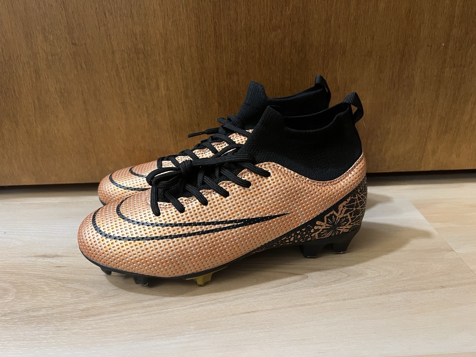 Daoquan Soccer Cleats Men’s Size 38 Black Rose Gold New Without Box Men’s 6