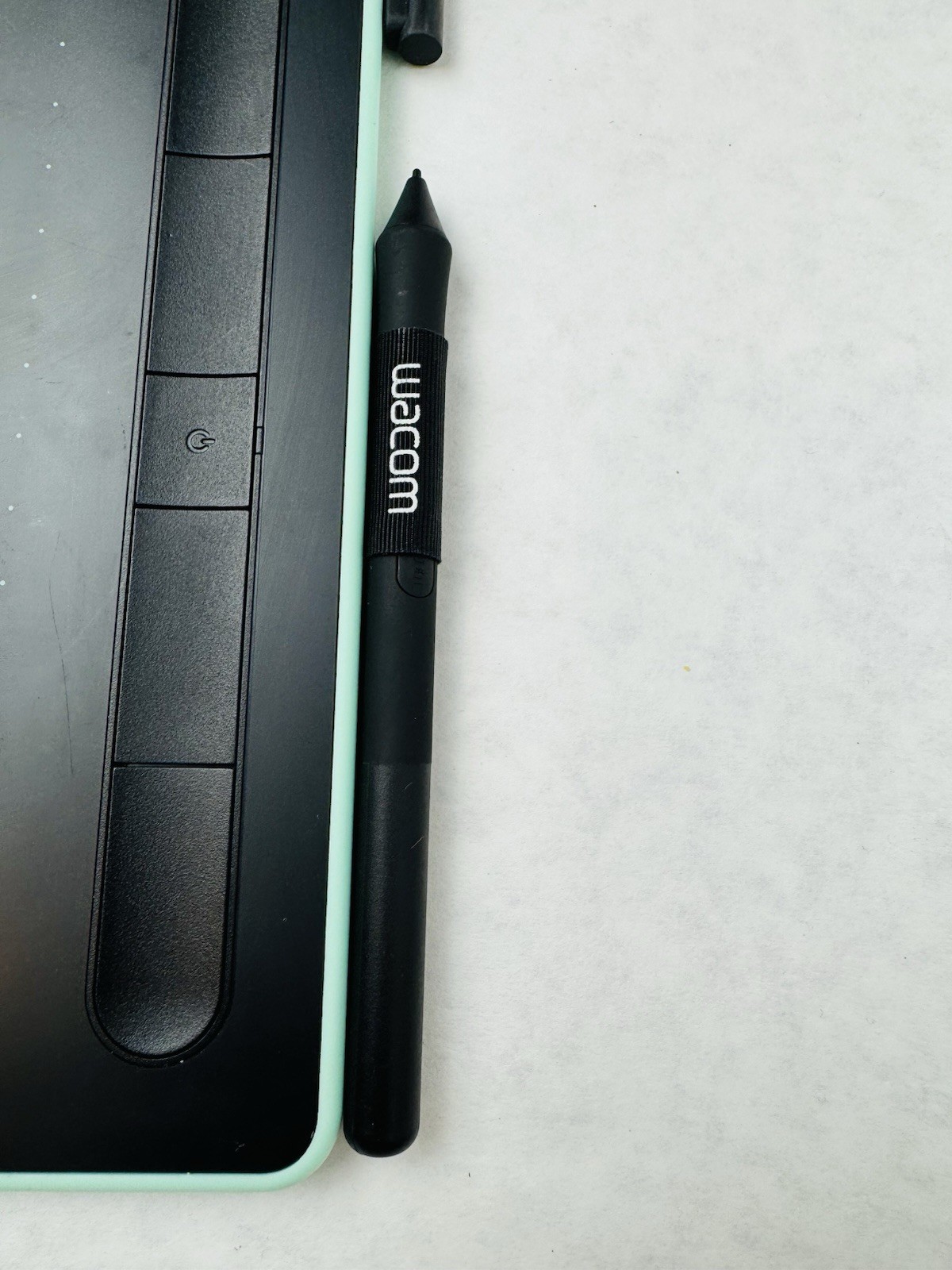 Wacom Intuos Wireless Graphic Tablet, Pistachio