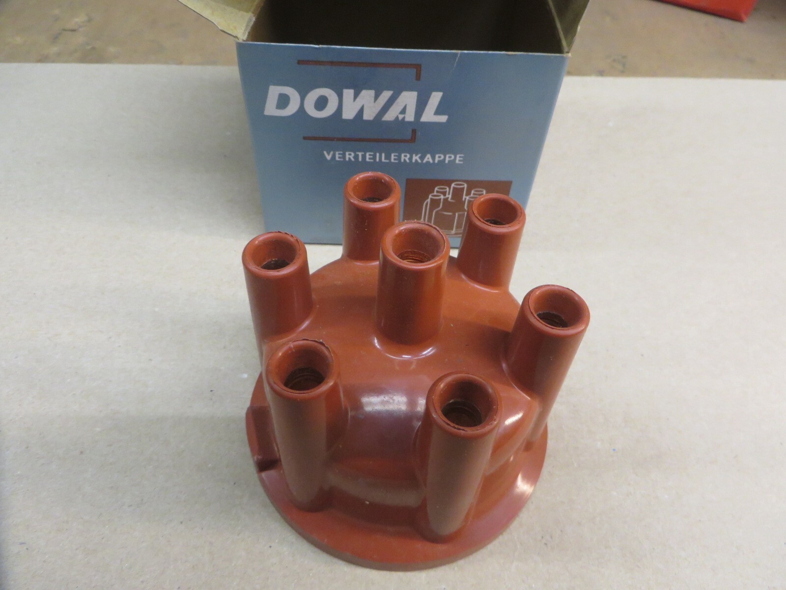 DISTRIBUTOR CAP DOWAL VERA OEM # 15-01310 # 8048 vintage new N O S