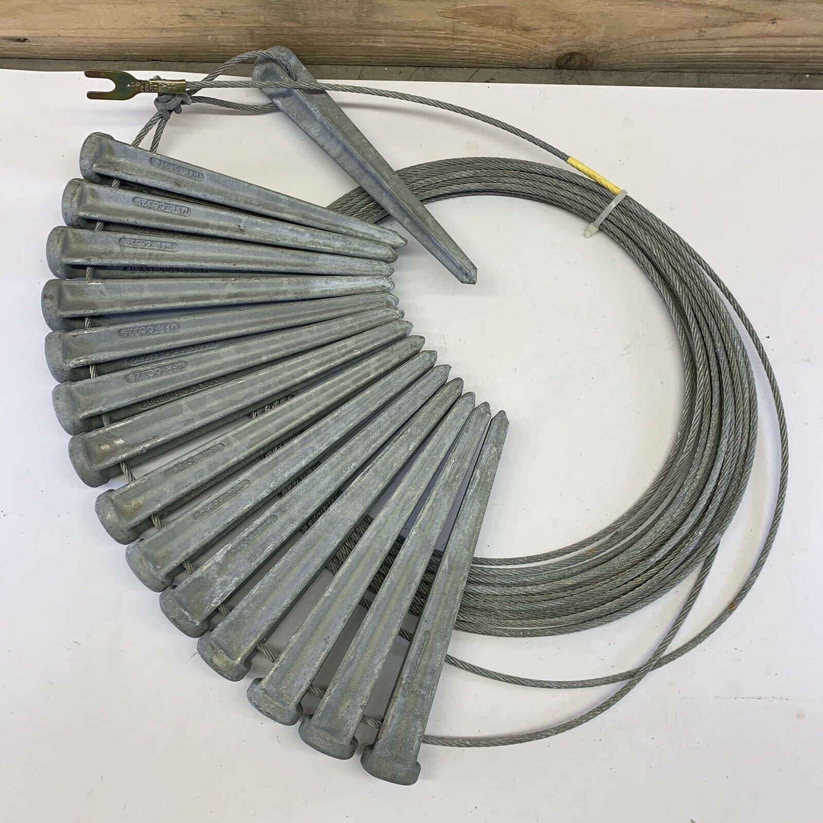 Lay Wire Perimeter Grounded Security Cable with 15 Stakes