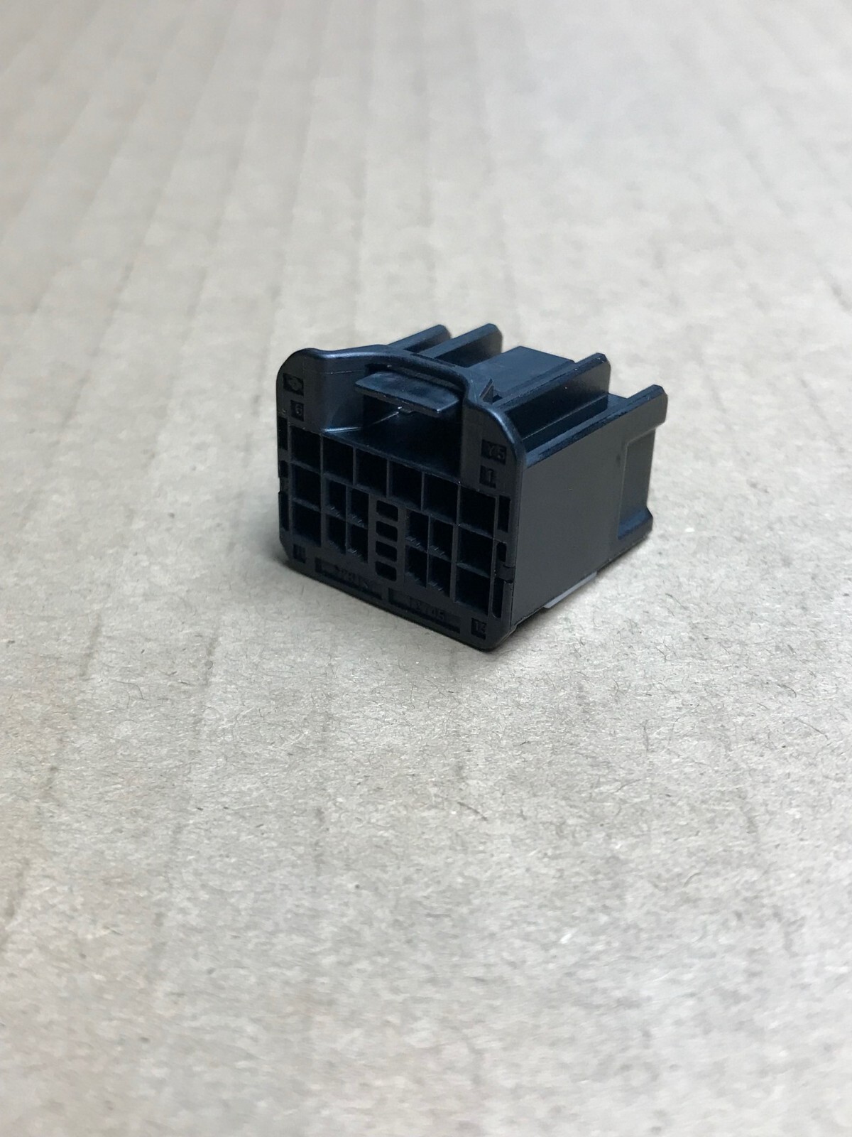 Lot of 2 Pcs Sumitomo 6098-5662 Connector (18-Way F 0.64)- BRAND NEW & FREE SHIP