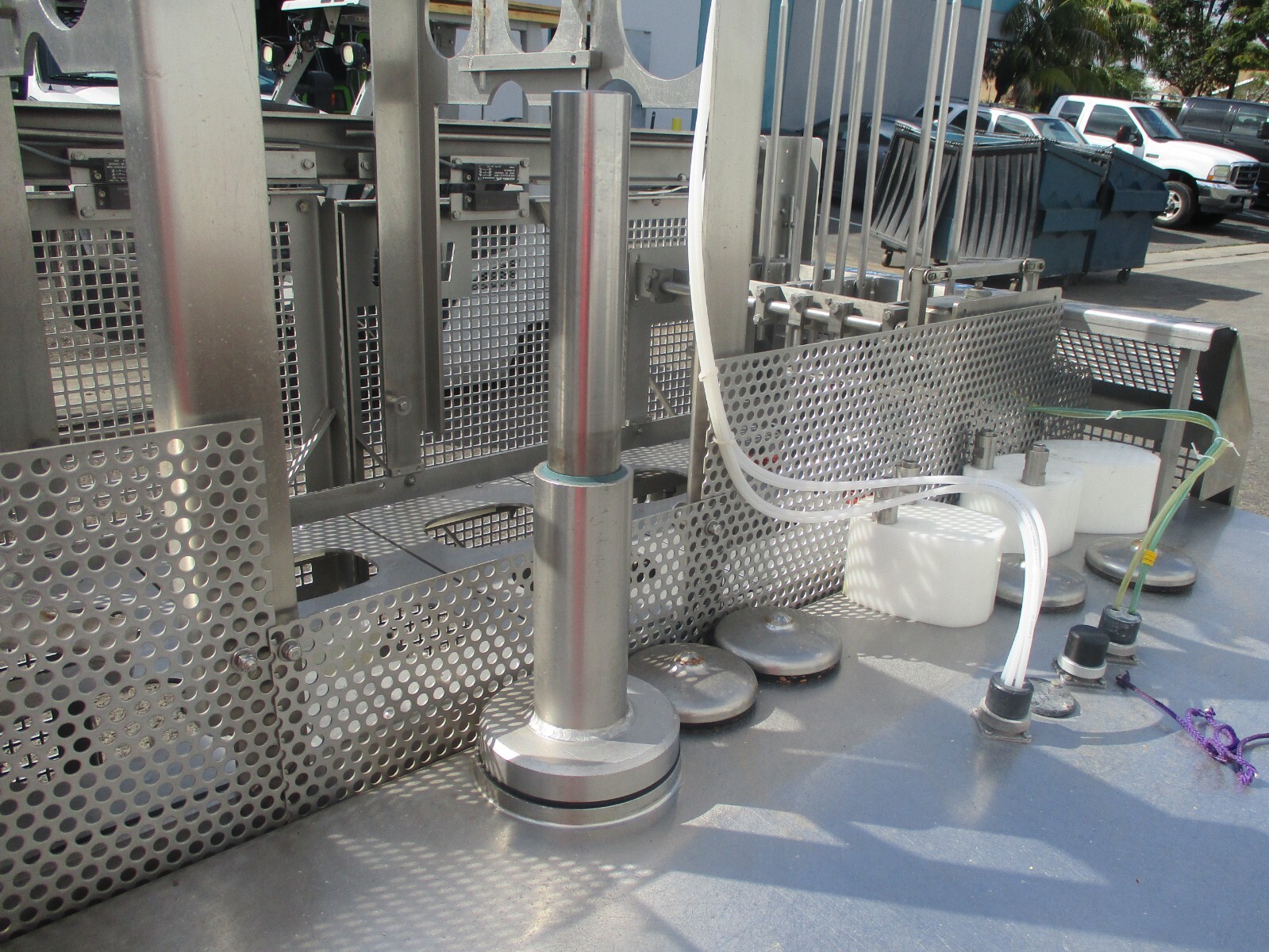 WCB STAINLESS ICE CREAM FILLING MACHINE / SCROUND ICE CREAM CONTAINER FILLER