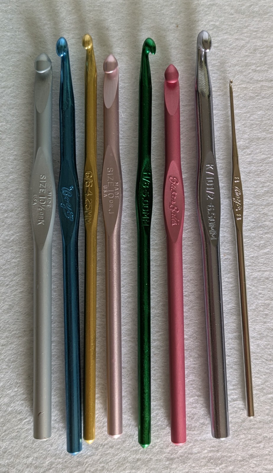 Boye & Susan Bates Crochet Hooks Lot of 8 US Sizes: Please Check Description.