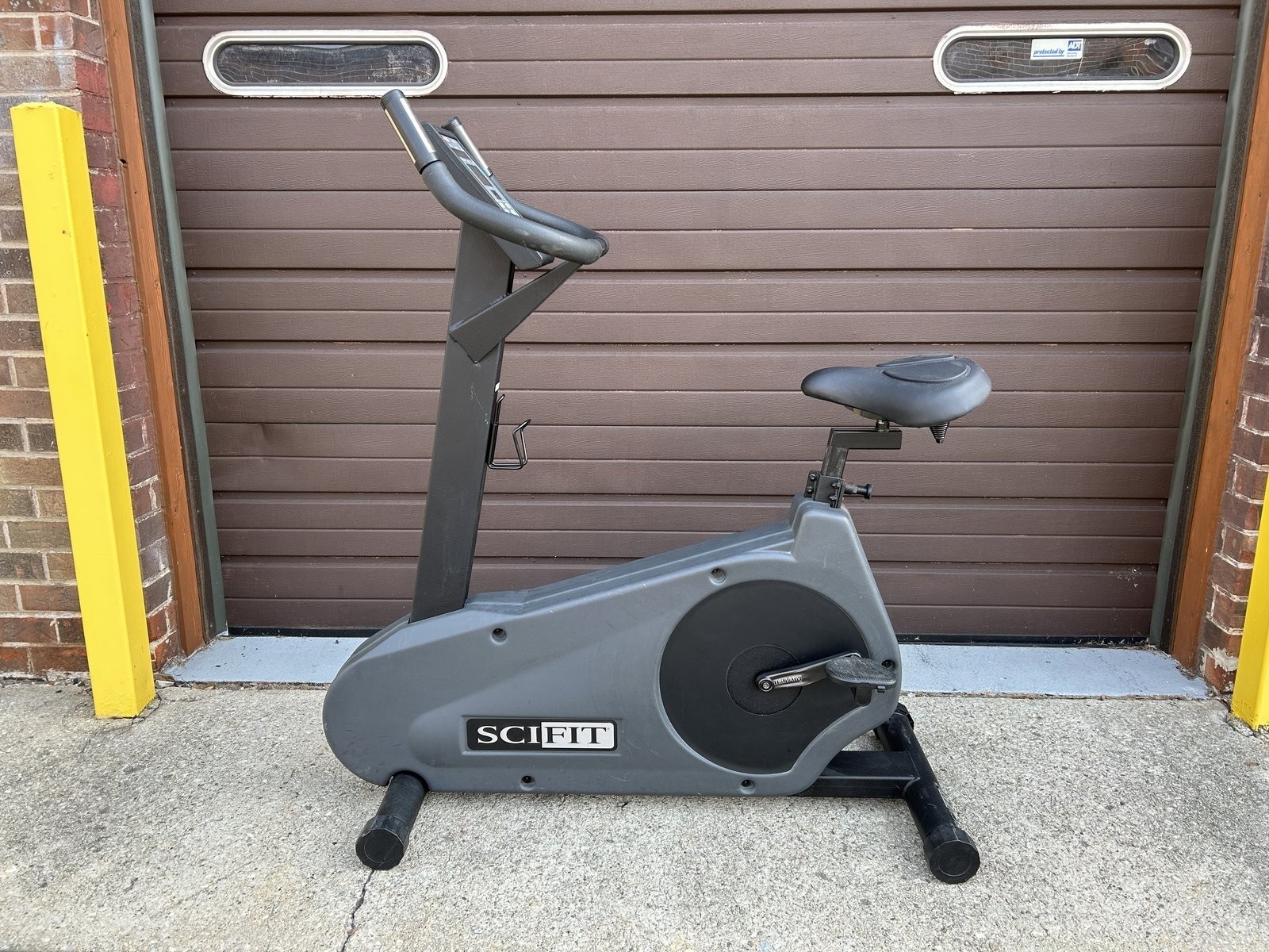 SCIFIT ISO 7000 BI DIRECTIONAL UPRIGHT EXERCISE BIKE BICYCLE-COMMERCIAL REHAB**