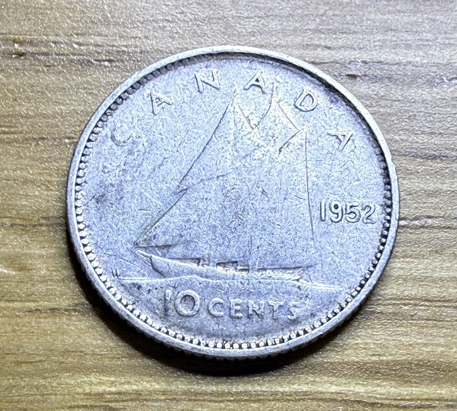1952 Canada King George VI. 800 Silver 10 Ten Cents Coin.