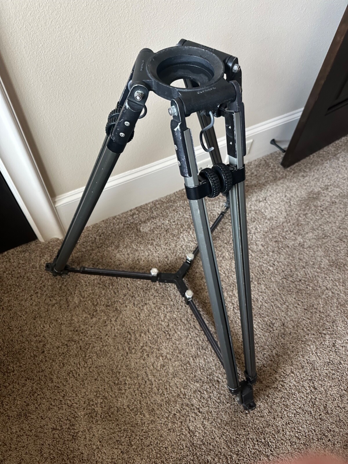 Classic OConner 100mm Tripod, built-in Spreader,  OConner Black Travel Case