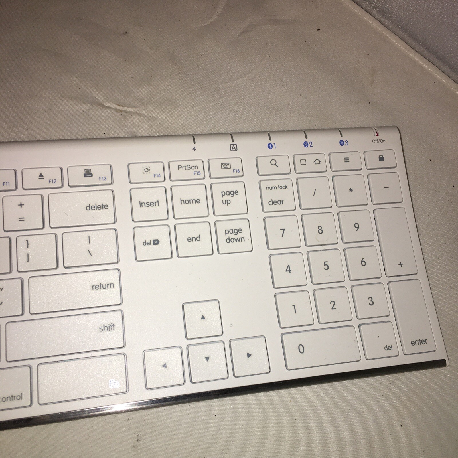 Macally Quick Switch Bluetooth Keyboard for Three Devices ~ Tested Great Cond