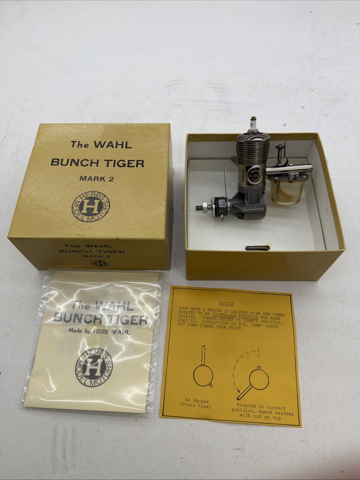 The WAHL BUNCH TIGER MARK2 Vintage Ignition Engine for Model Airplanes Rare M2