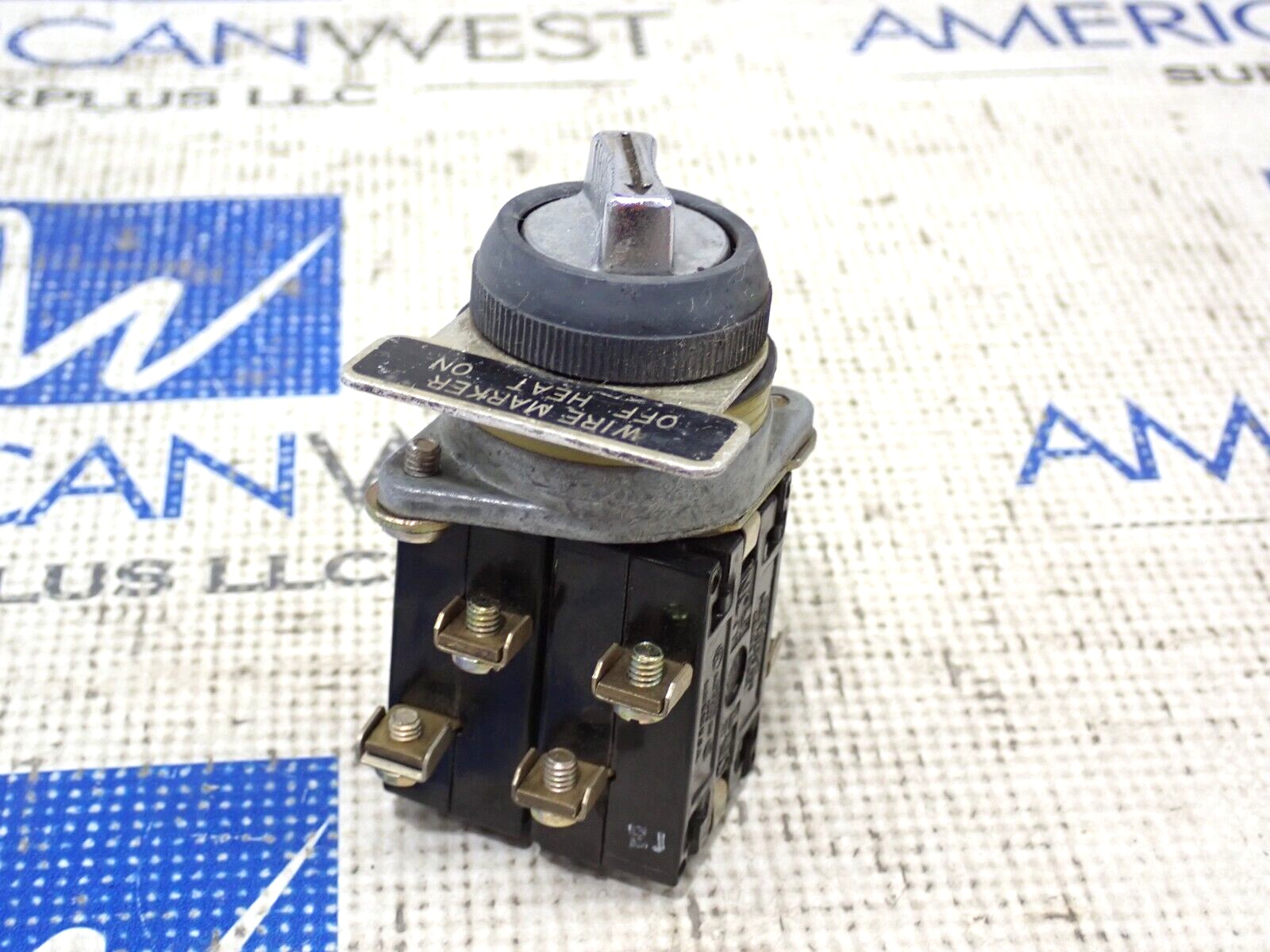 GE 3 Position Maintain Selector Switch With 2) CR2940U201 Contact Blocks