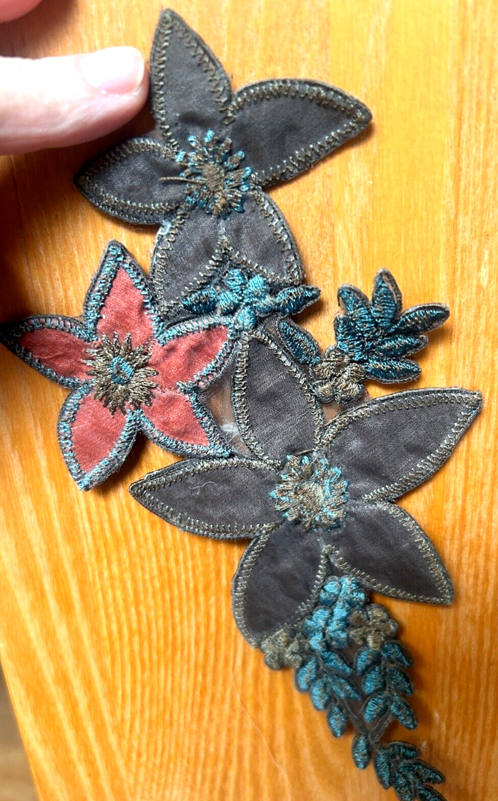 applique embroidered quilted soutache 4.5x8.5" flowers 1pc