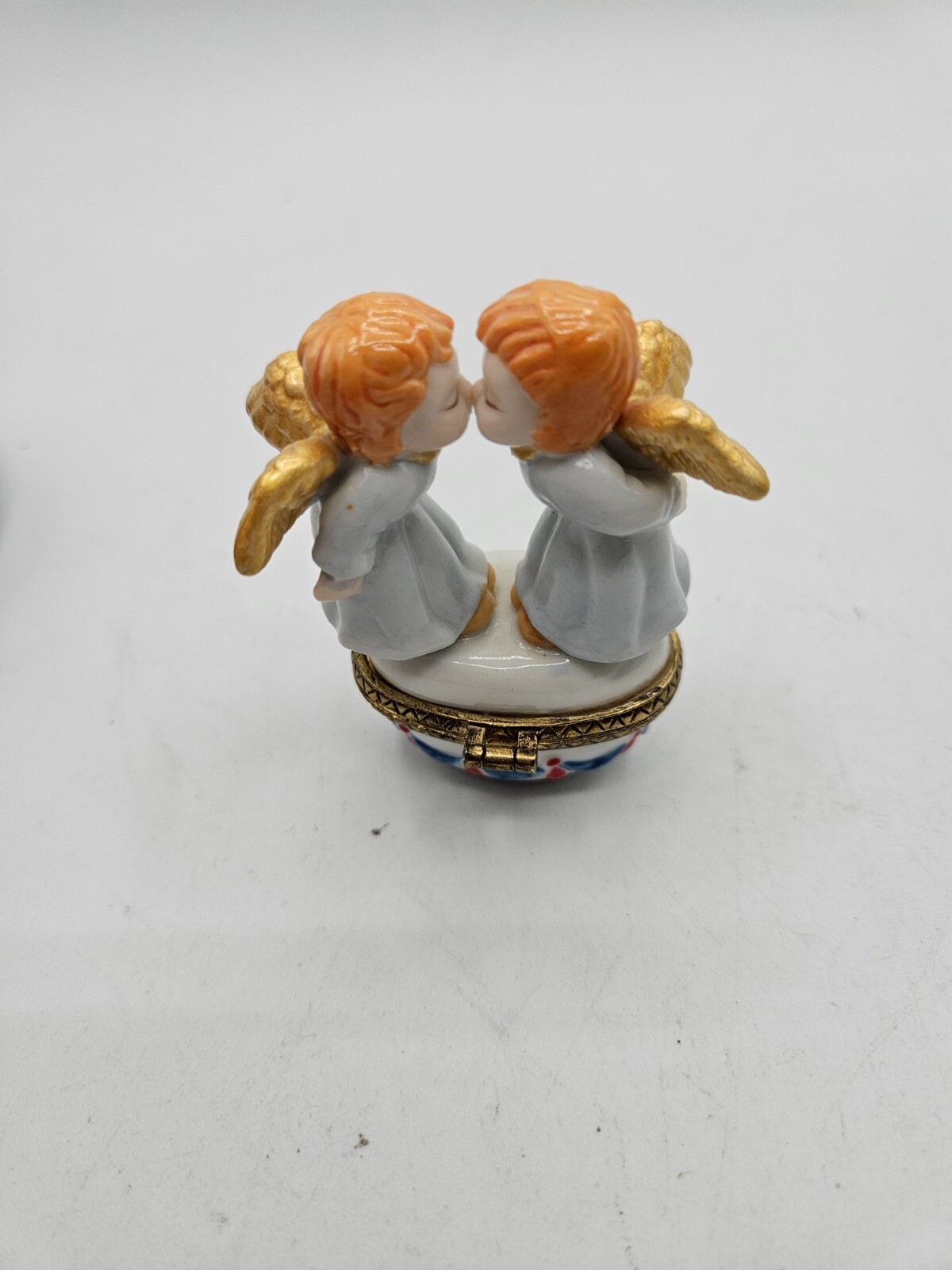 VTG. Porcelain Kissing Angels Trinket Box