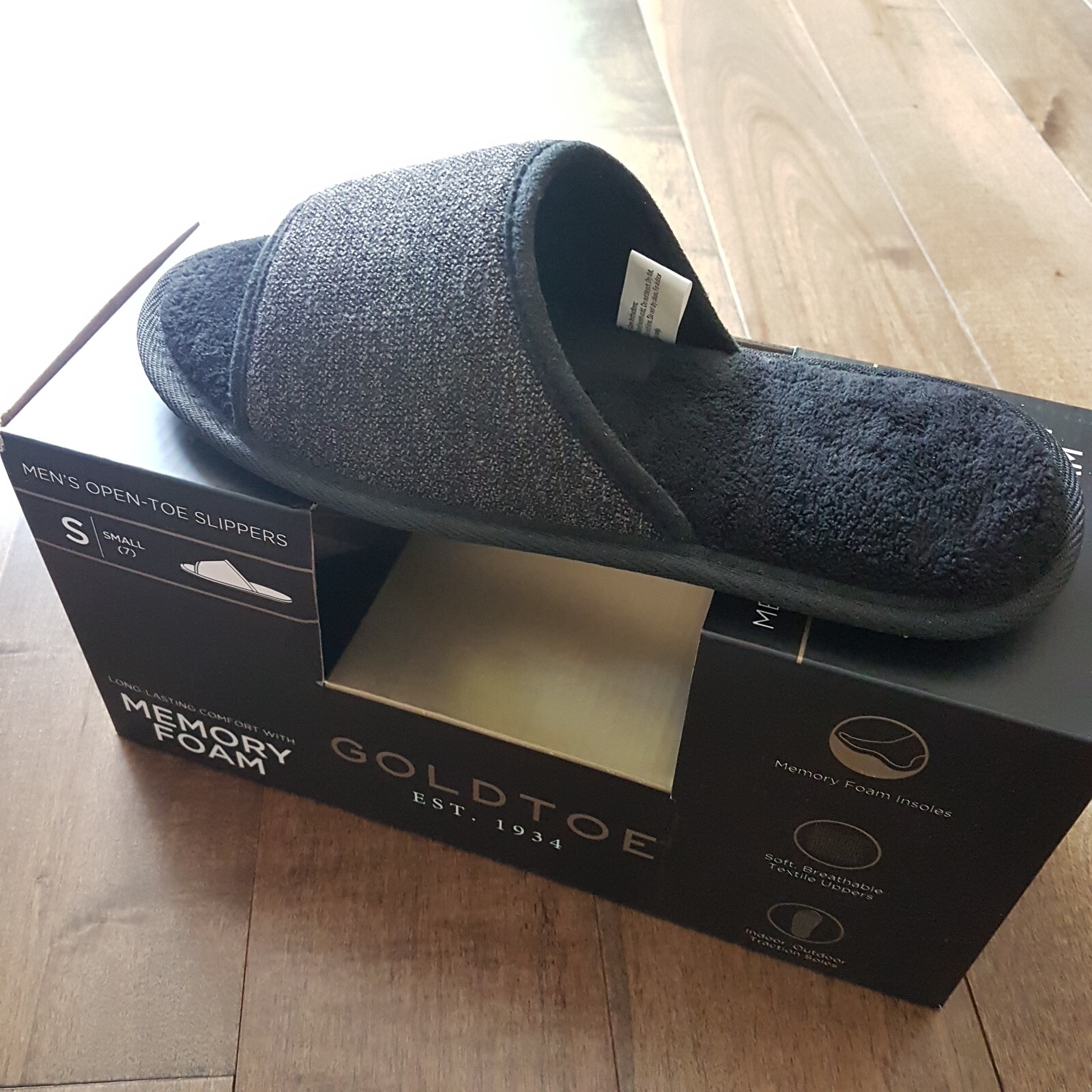 GoldToe Men's Memory Foam Open-Toe Indoor/Outdoor Dark Gray Slippers, Small (7)