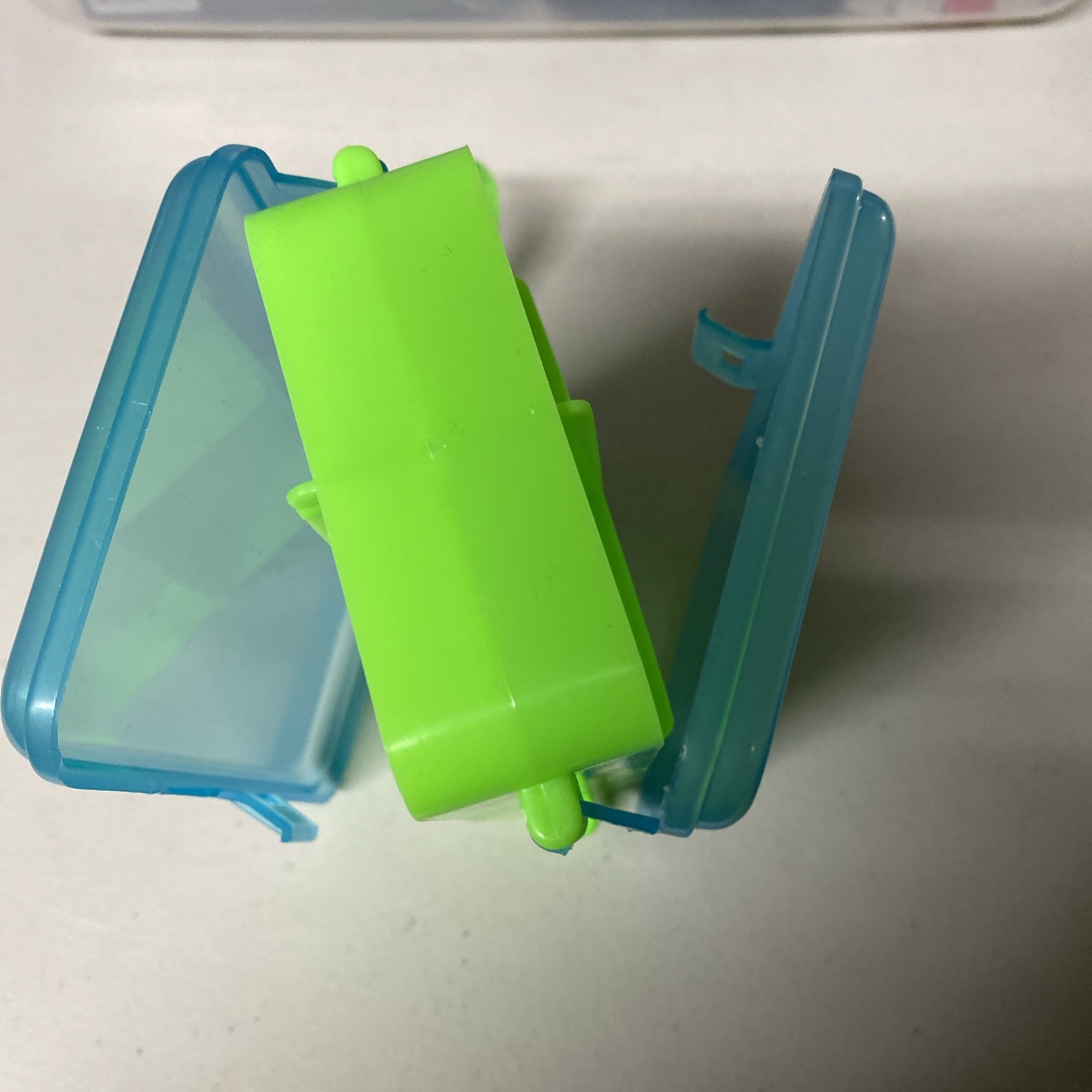 8 tray crafting travel container with wrist strap