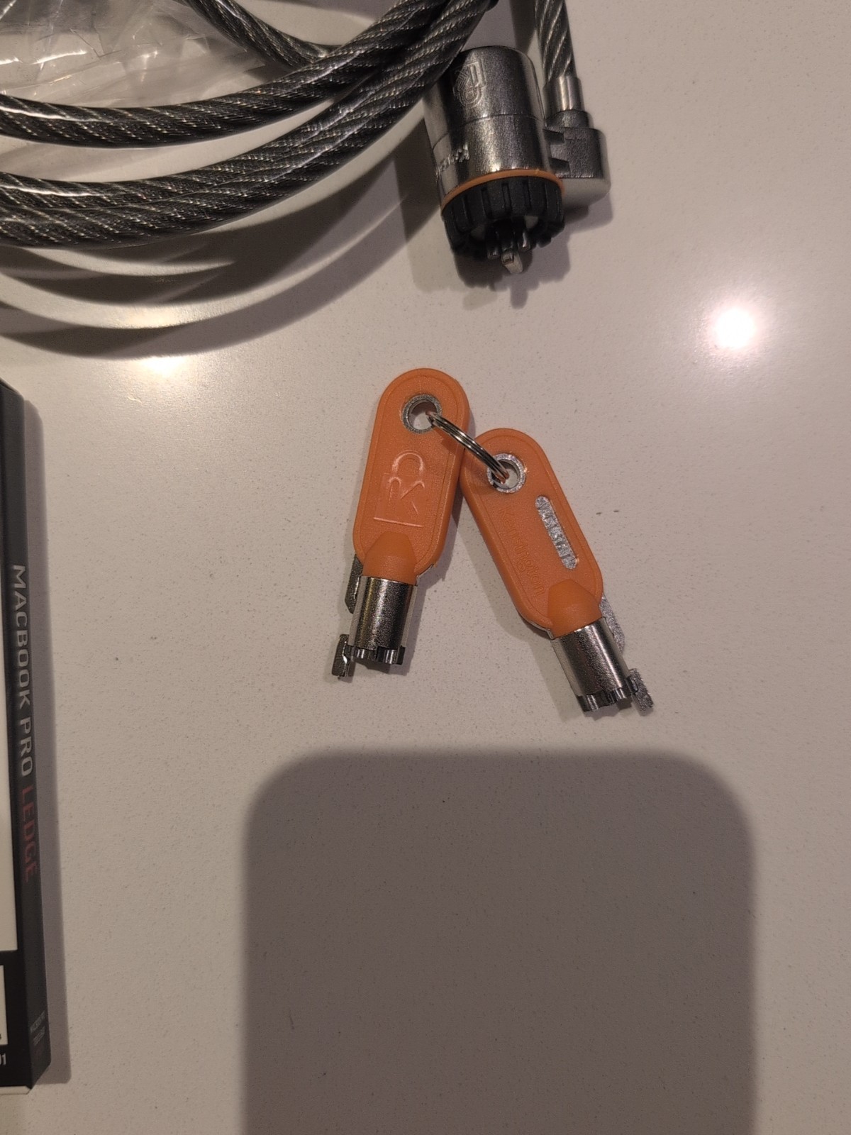 Kensington Master Keyed MicroSaver Security Cable & MacBook Pro Ledge