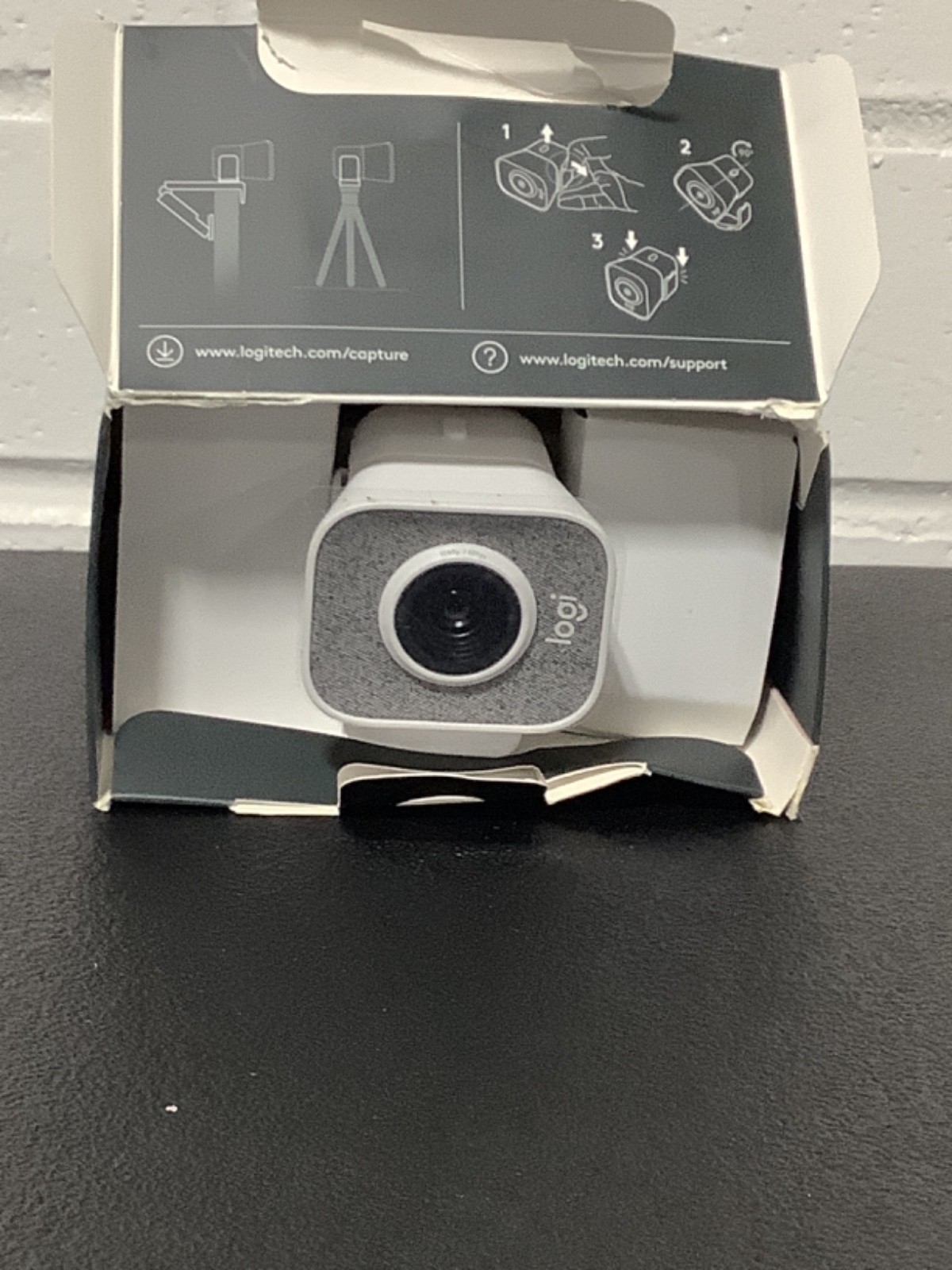 Logitech StreamCam Webcam Model BU0054 - White NOB