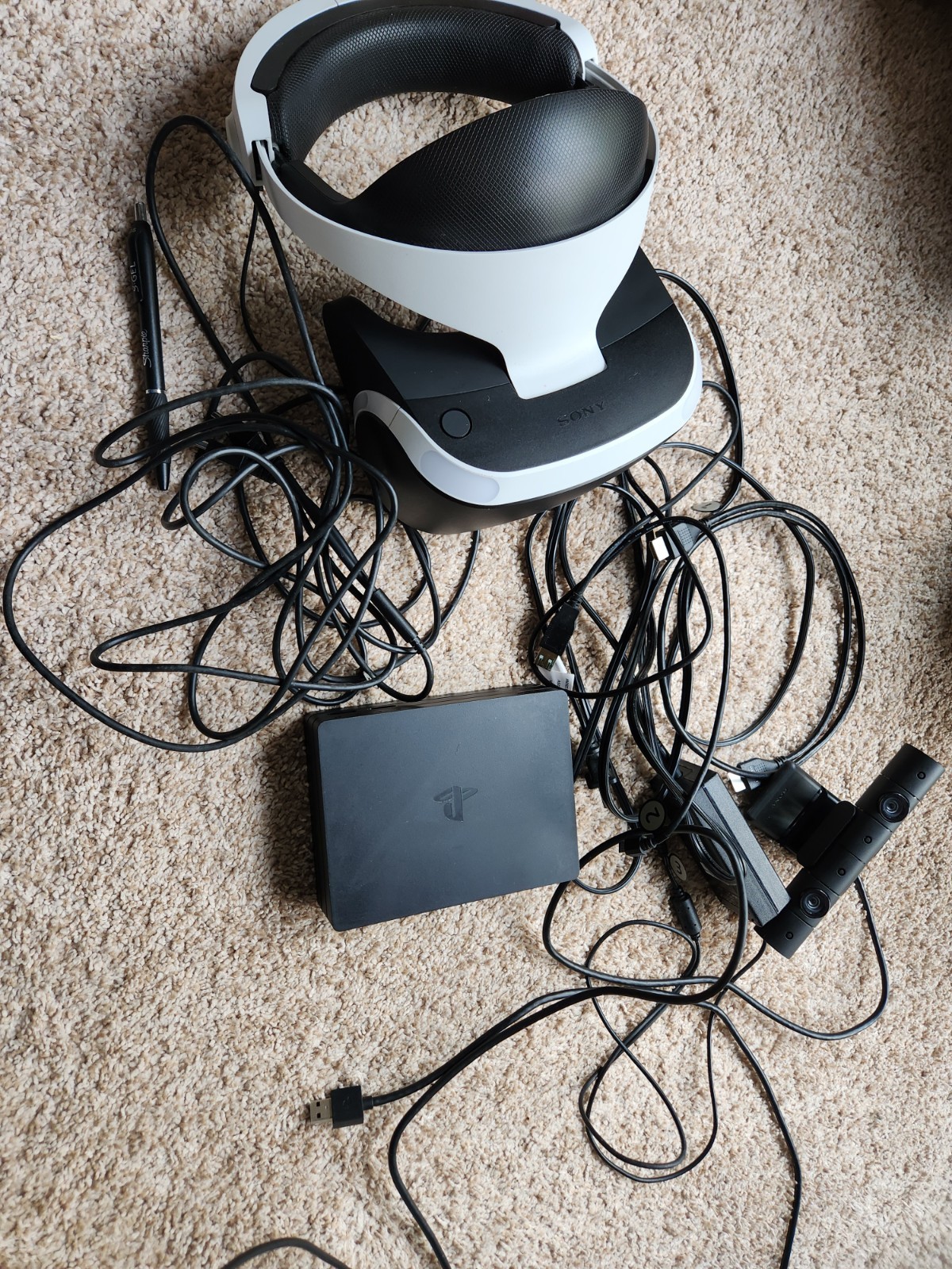 Sony CUH-ZVR2 PlayStation VR  Bundle for PS4 With Gun aim controller and 2 games