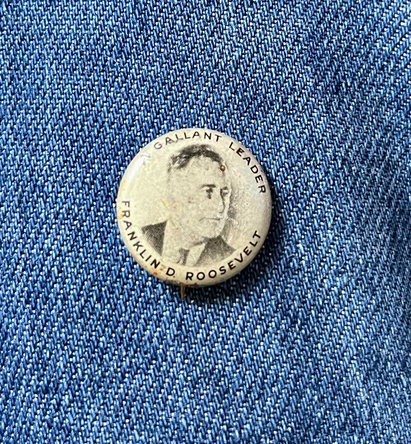1930's Franklin D Roosevelt A Gallant Leader 13/16" Litho Hake # 125