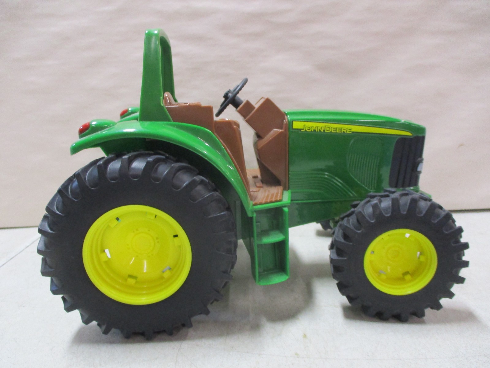 Ertl John Deere Tractor