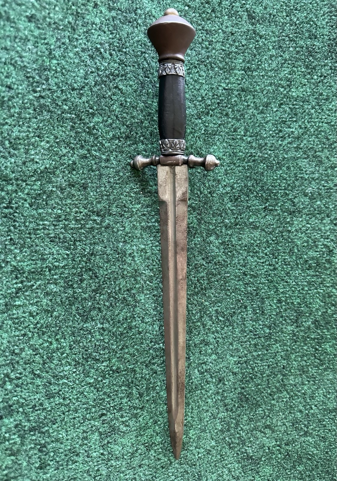 DEL TIN MADE PARRYING DAGGER