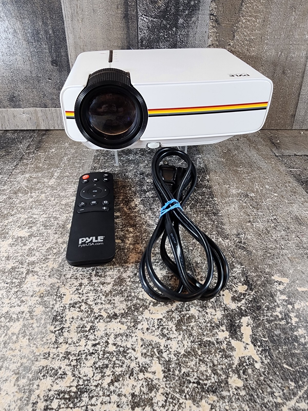 Pyle PRJG74 Projector W/ REMOTE & Power Cord