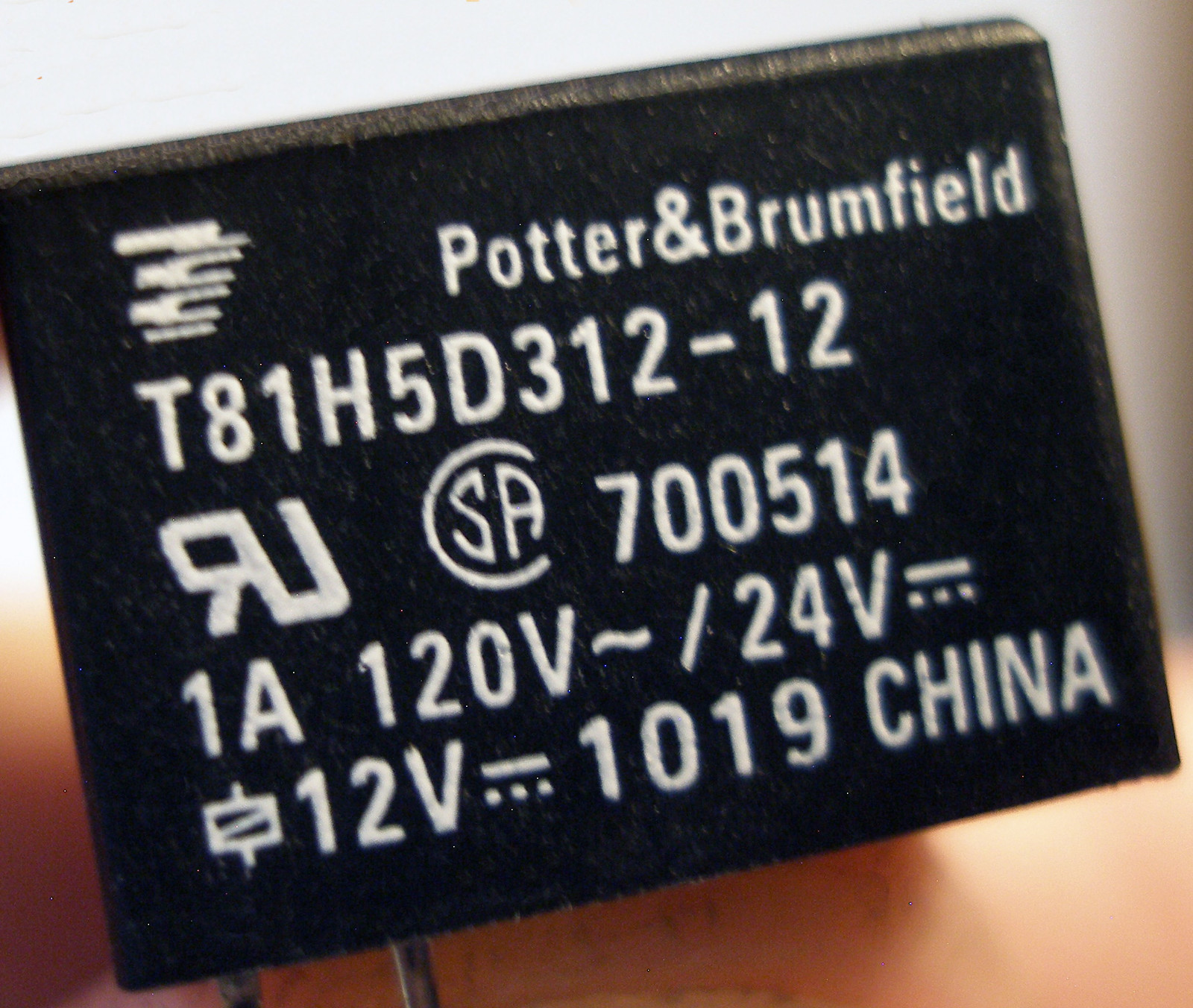 Potter & Brumfield T81H5D312-12 SPDT SNS COIL 12V 1A Through Hole Signal Relay