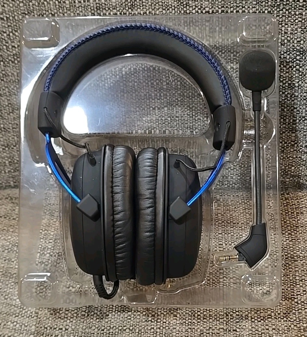 /L@@K\ HyperX Cloud PlayStation Official PS4 Wired Stereo Gaming Headset. Nice!