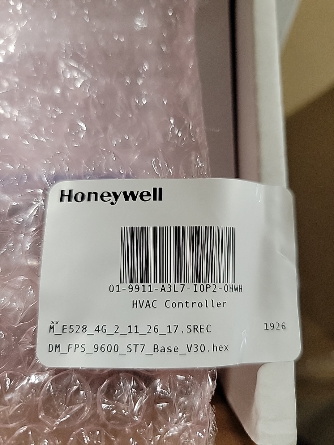 Honeywell INNCOM E528 Smart Thermostat with Motion Sensor and ESM
