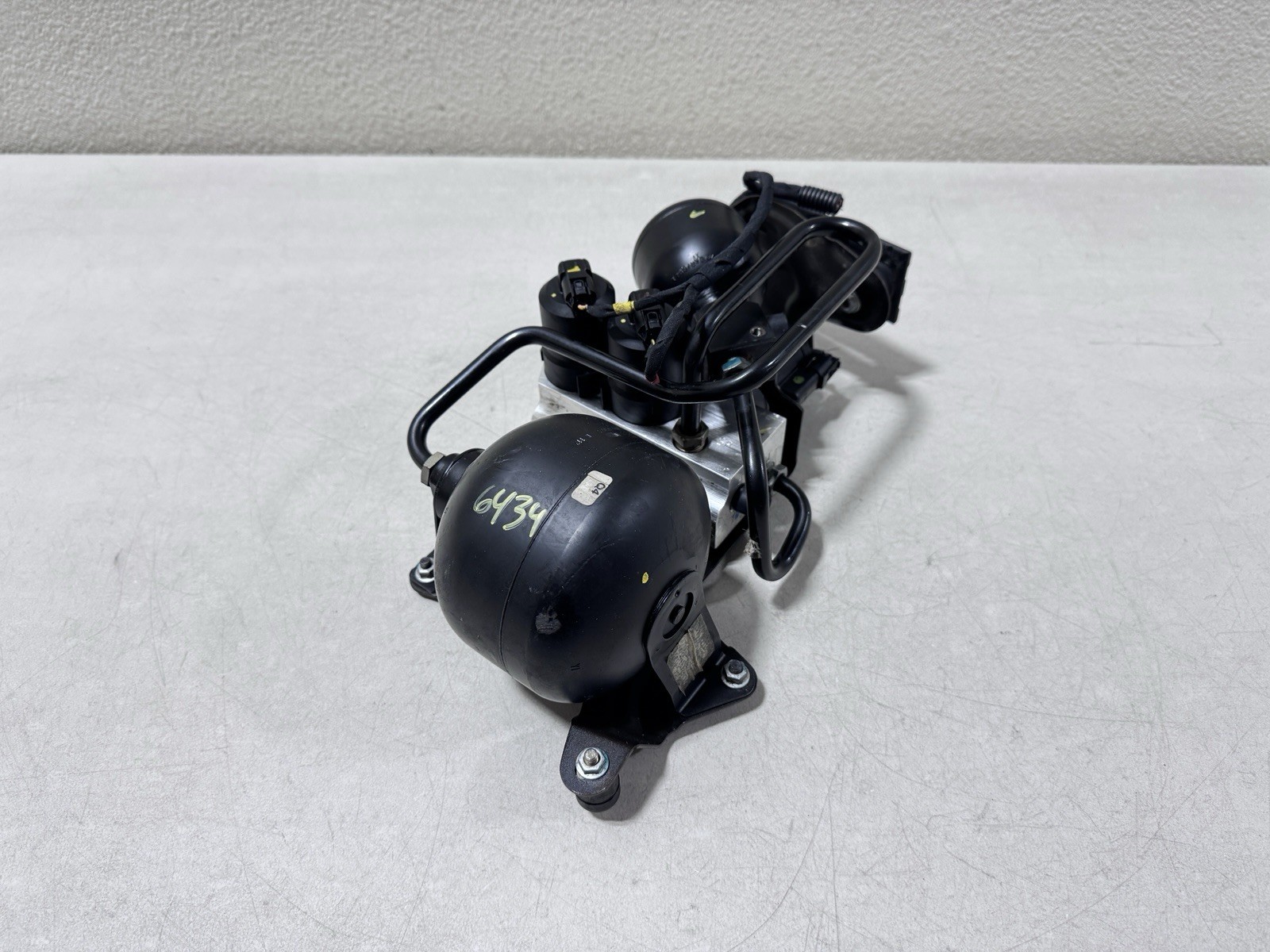 03-06 MERCEDES R230 SL REAR ABC HYDRAULIC SUSPENSION VALVE BLOCK PUMP OEM #6434