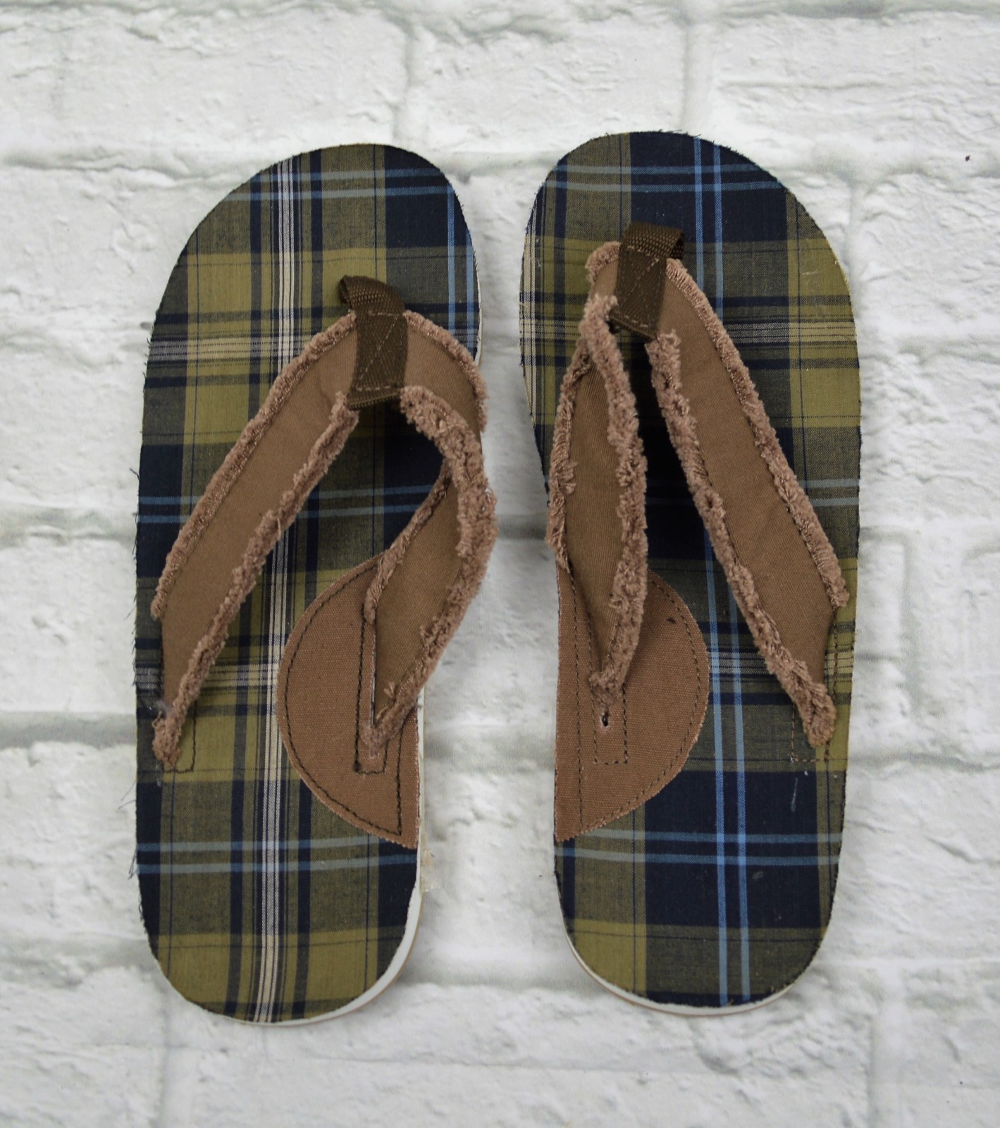 Club Room Men's Flip Flops Sandals Flats Shoes Slipper Olive Green Plaid M 8-9