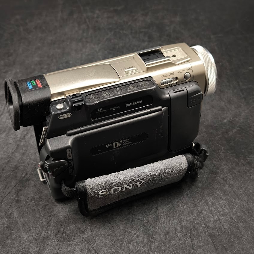 Sony DCR-TRV8 E 40x Digital Video Camera Camcorder Used Working