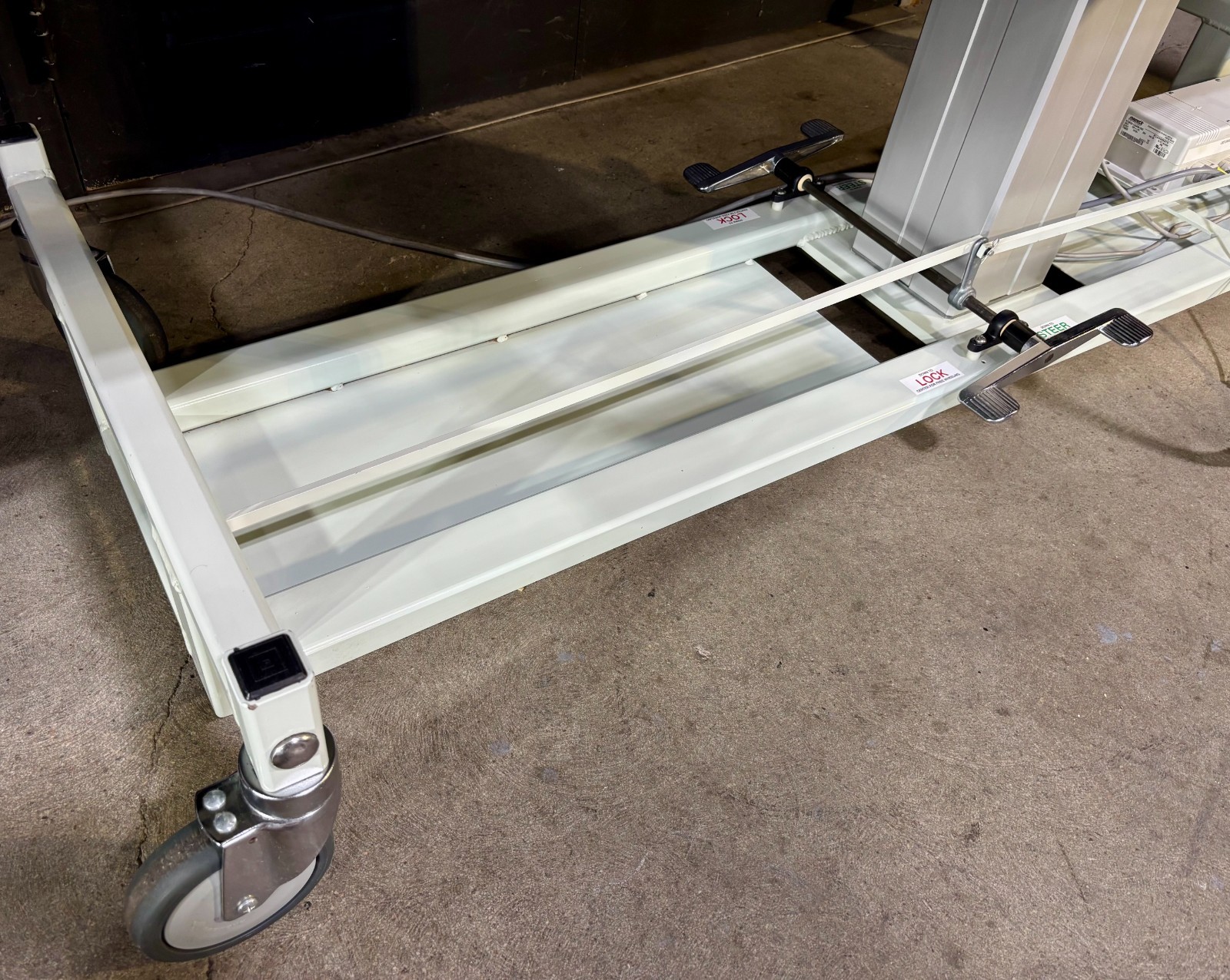 Medical Positioning Inc echo table model 1122