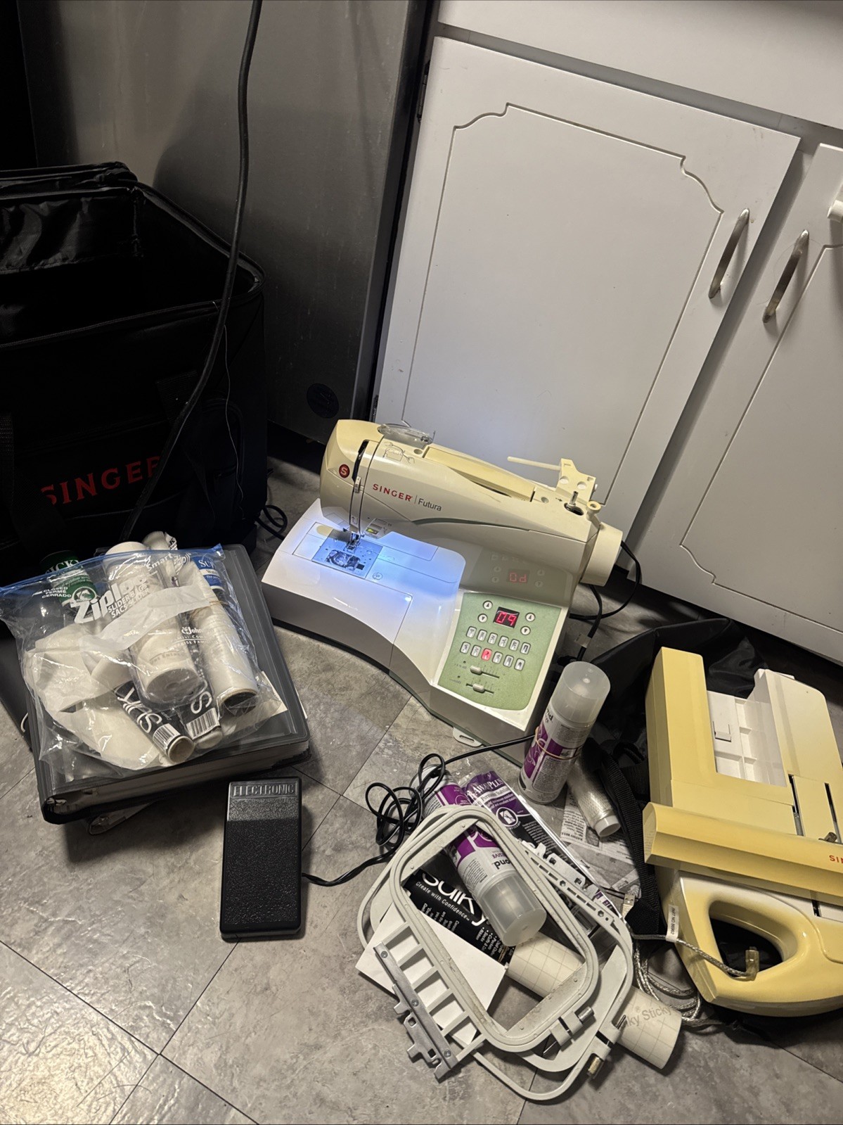 SINGER FUTURA CE-250 SEWING AND EMBROIDERY MACHINE