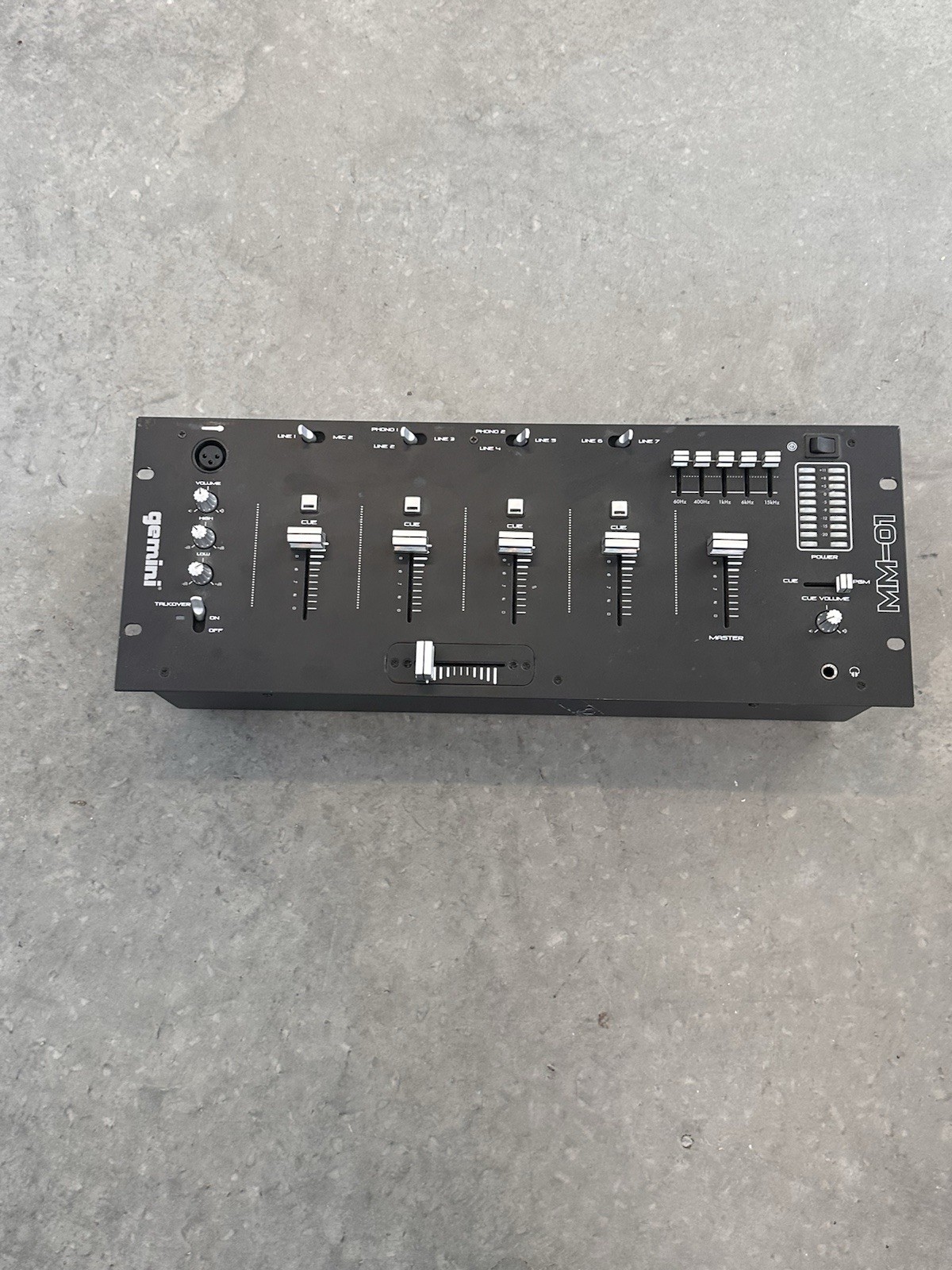 Gemini MM-01 DJ mixer