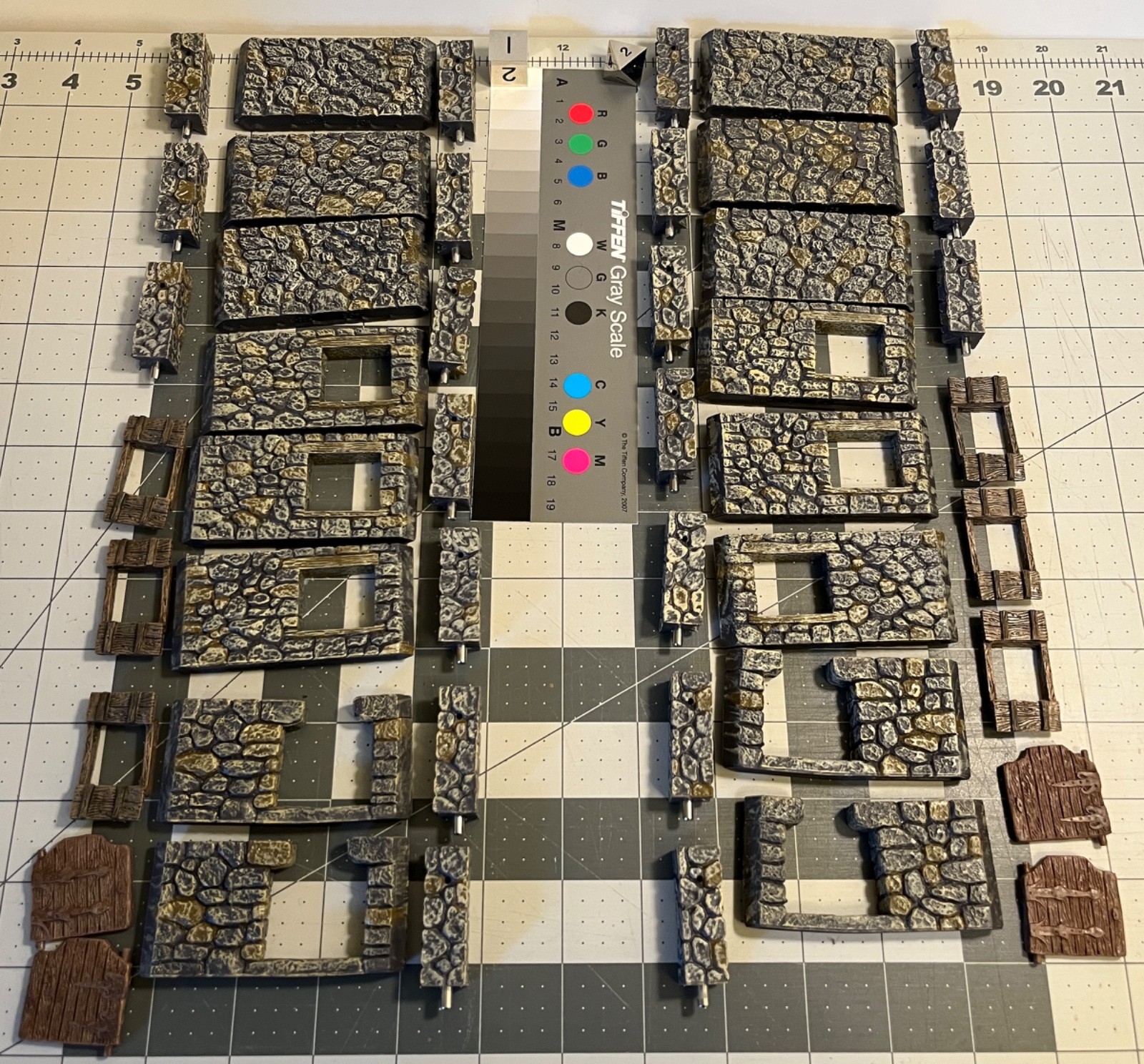 Dwarven Forge Lowtown Fieldstone Core - Standard Walls & Posts town basics