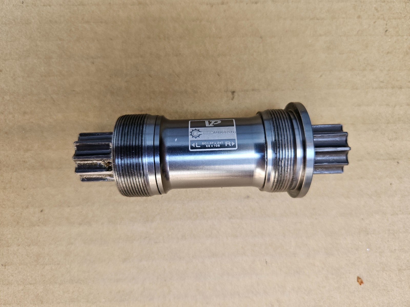 VP MB602 Bottom Bracket ISIS Spline 68mm x 108mm *slight play in bearing*
