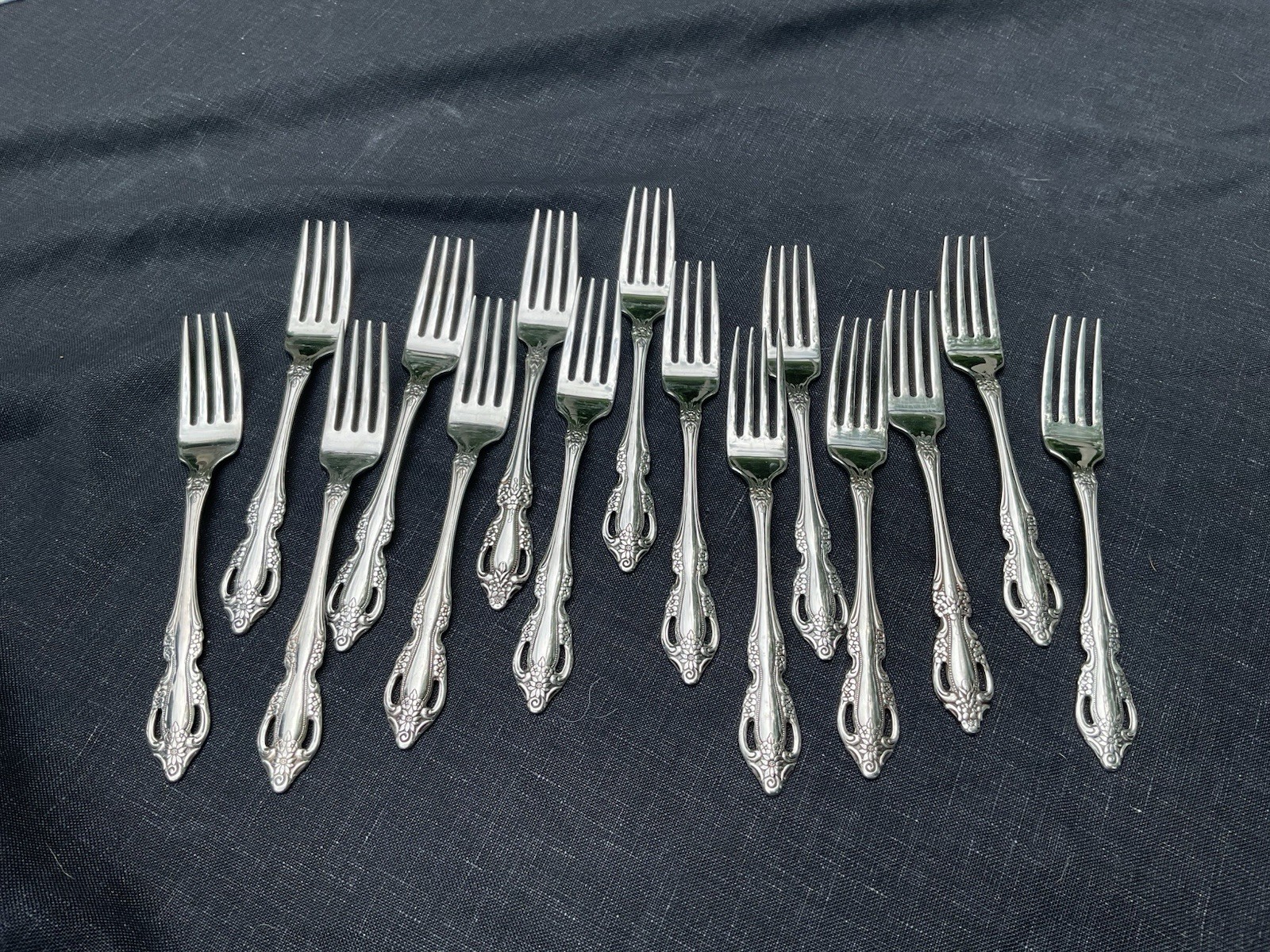 ONEIDA RAPHAEL Stainless Steel USA Flatware Set 101 Pieces