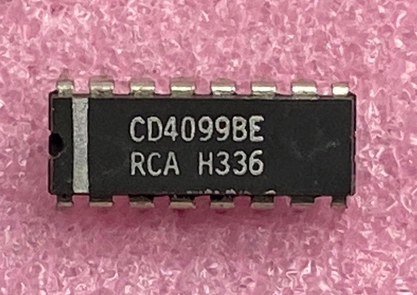 RCA CD4099BE 8-bit addressable latch Integrated Circuit