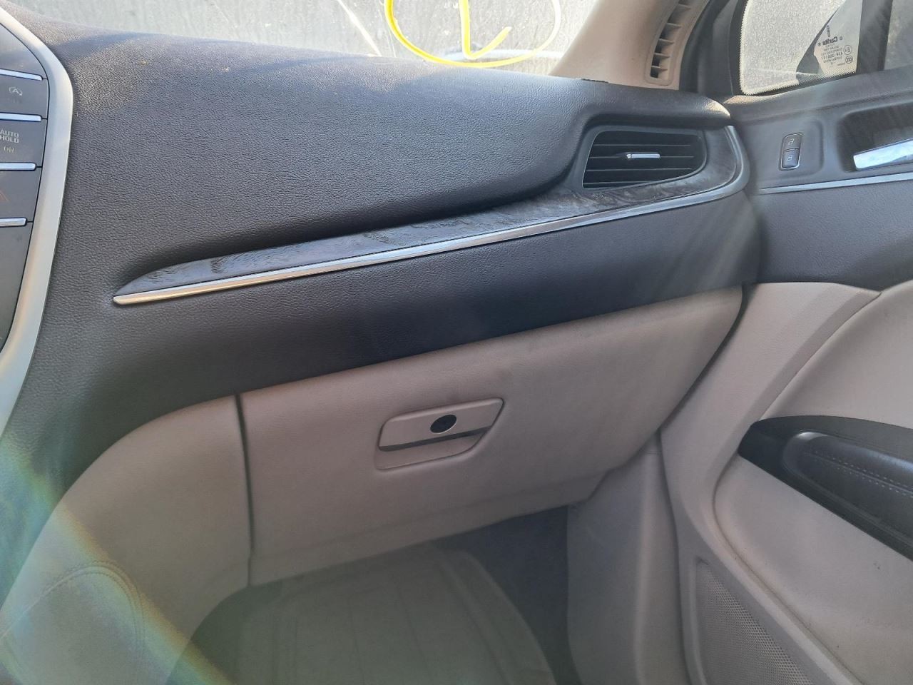 MKC       2017 Glove Box 4787342