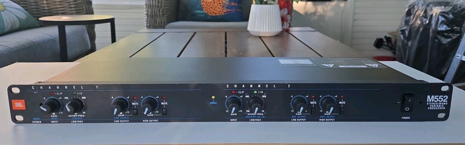 JBL M552 Stereo/Mono Electronic Crossover 2‑Channel Rackmount Pro Audio Processo