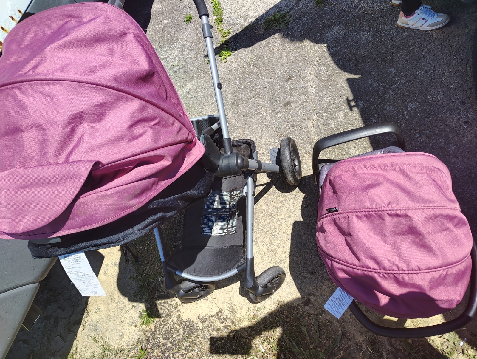stroller and car seat