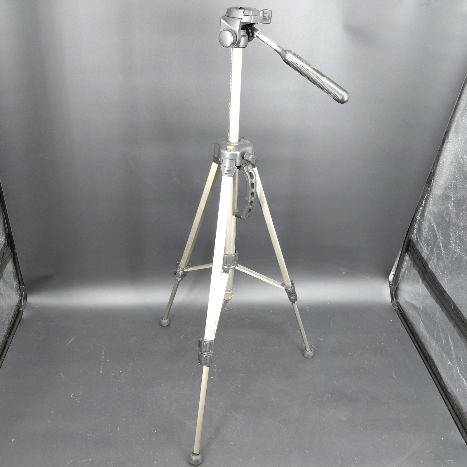MX 1000 Aluminum Camera Tripod Pan Tilt Head Silver Black Quick Release Legs