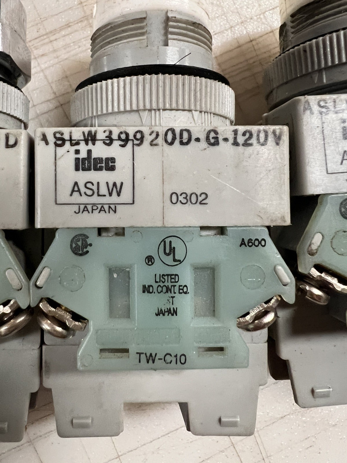 IDEC Selector Switch ASLW39920D-G QTY X4
