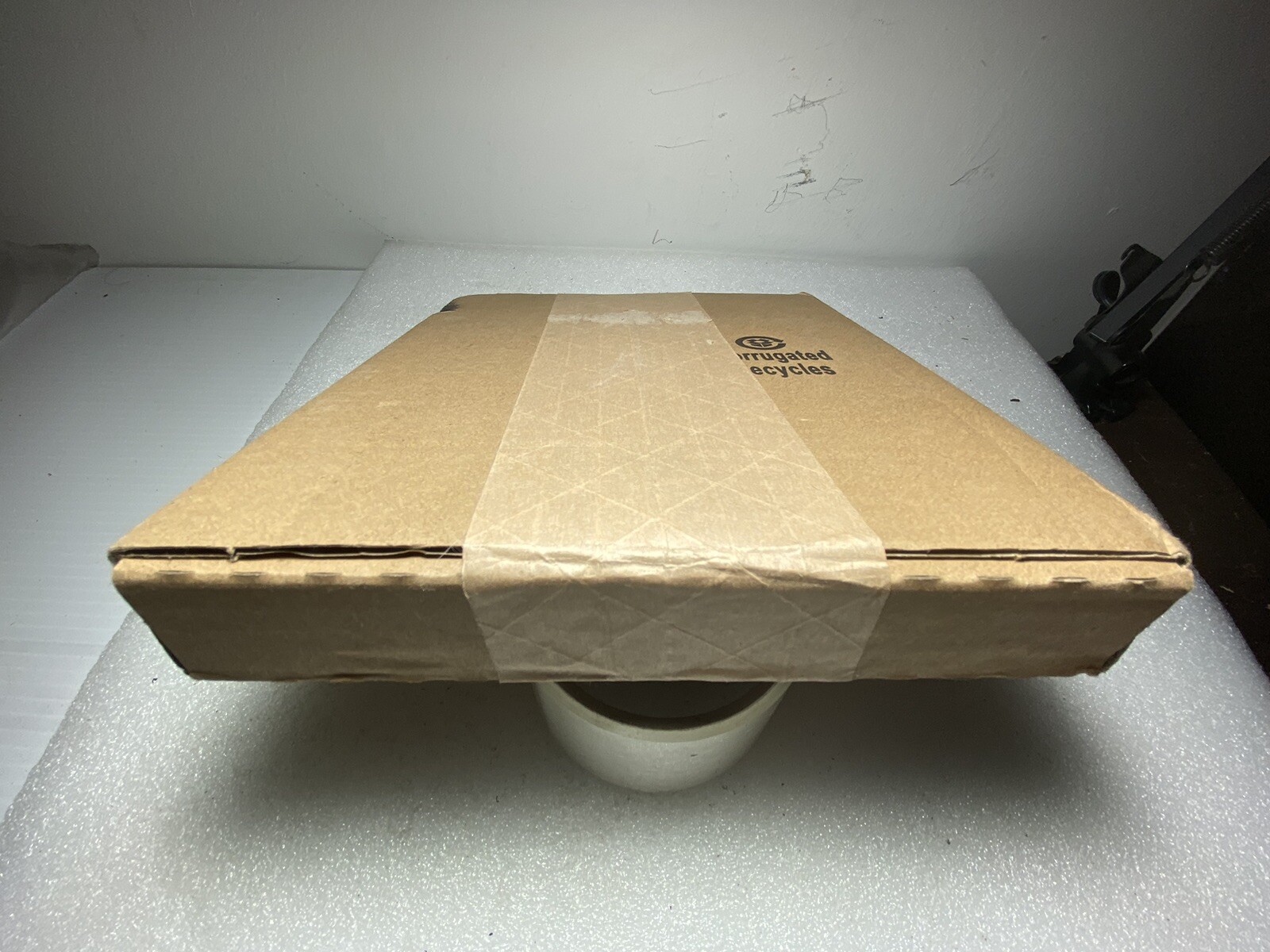 Da-Lite 40932 #6 Wall Mount Brackets (Extends 6"), Pair, White, New in Box